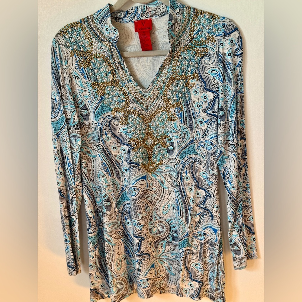 Pretty embellished V-neck tunic!🩵